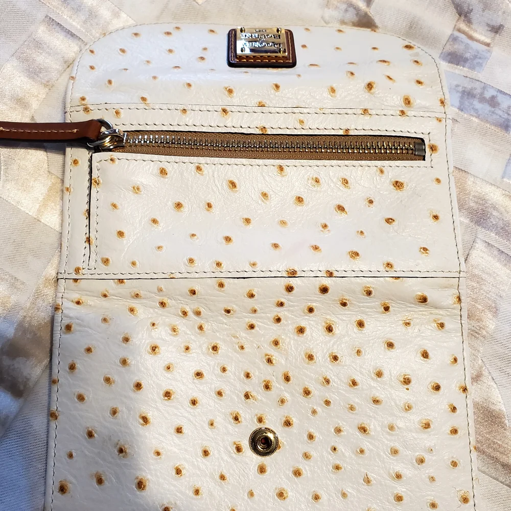 Dooney & Bourke White and Tan Perforated Shoulder Bag - Picture 5 of 12